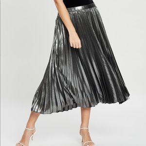 Banana Republic- Metallic Pleated Skirt